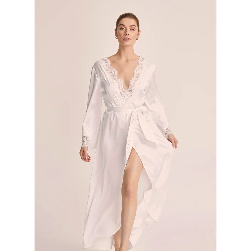 Homebodii Sian Maxi Long Robe in White Size Large